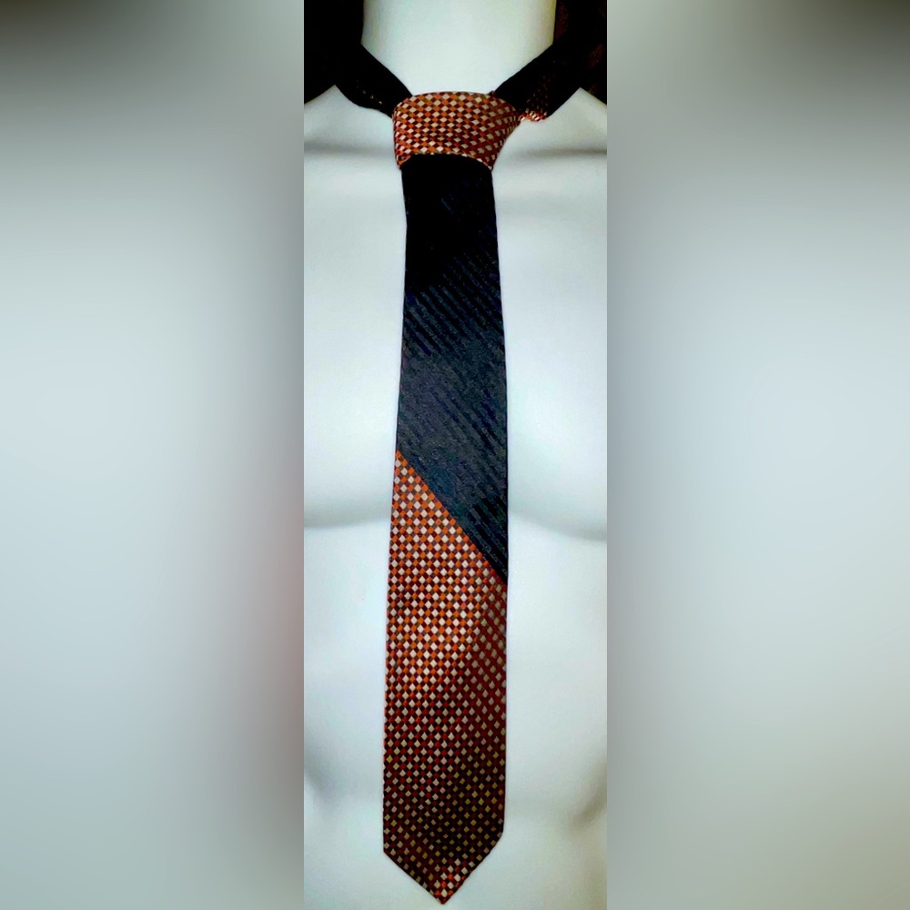 Vintage ARROW All Silk Mens Necktie.  54” Length.